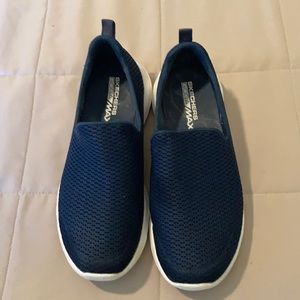 Sketchers GOWalk Joy Slip-ons